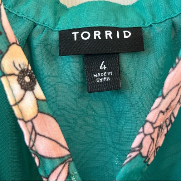 Torrid Green Flutter Sleeve Ruffled Blouse - Picture 4 of 8